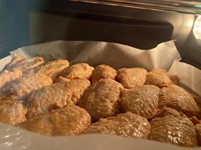 塩糖水漬けレシピ おうちでサイゼリヤ風辛味チキン 鶏手羽先を塩糖水に漬けて 冷凍可 ジューシーに シンプル調味料 簡単レシピ いそがばまわれ