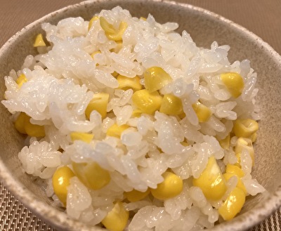 レシピ 芯は出汁 ル クルーゼ鍋でとうもろこしご飯 とうもろこし１本で大満足 芯は捨てない バター香る簡単とうもろこしご飯をル クルーゼ鍋で炊く方法 いそがばまわれ